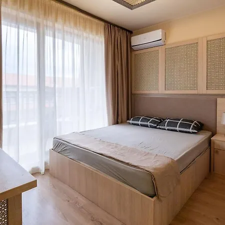 Luxury Beachside Self-catering With Pool Access Golden Sands