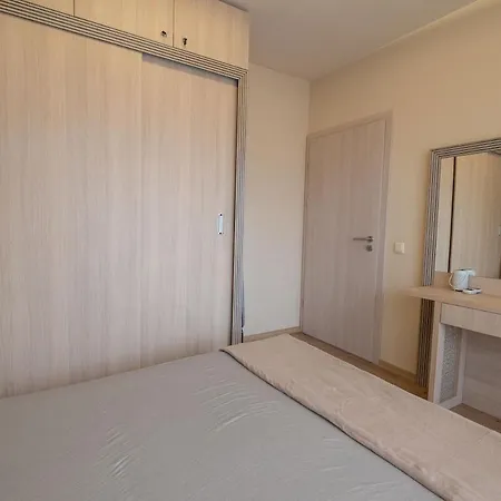 Golden Sands Luxury Beachside Self-Catering Apartment With Pool Access * Golden Sands
